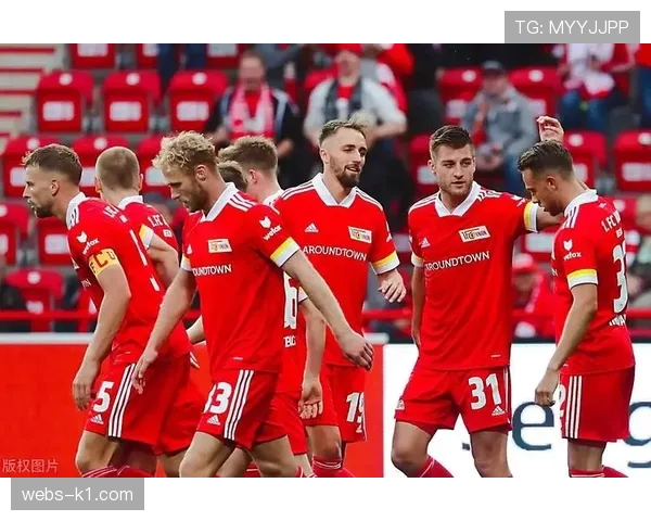 德甲试点“AI即时战术建议系统”，可在中场休息时为教练组提供数据支持