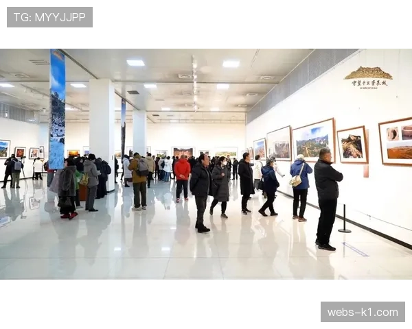 法国国家图书馆举办体育摄影展,珍贵历史照片呈现BMX运动的早期风貌。 法国国家图书馆举办体育摄影展,珍贵历史照片呈现BMX运动的早期风貌。